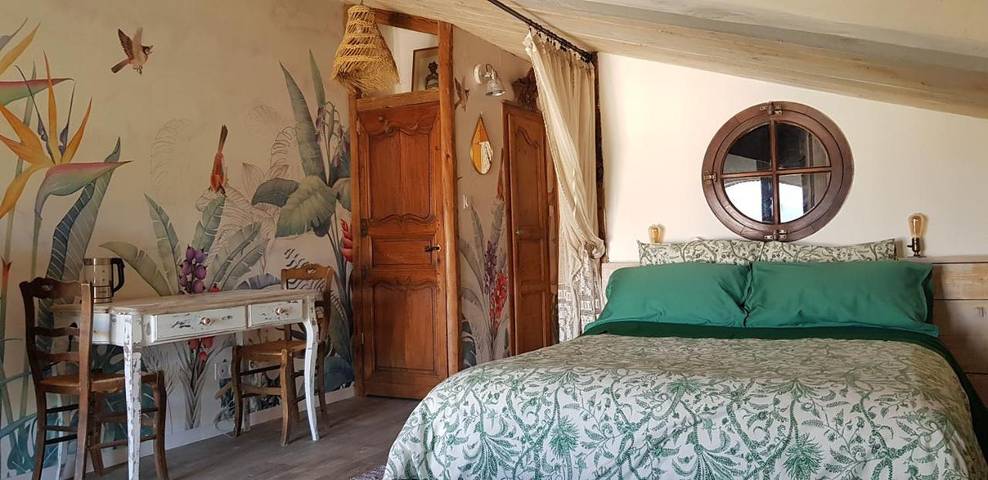 Chambre d’hôte pour 2 personnes, avec Balcon et Terrasse ainsi que Jardin et Piscine