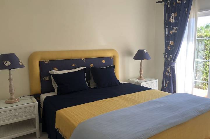 Golfemar with 3 bedrooms, 2 bathrooms, airco, sea view. L.T.R. on request. in Carvoeiro, Faro Distrikt