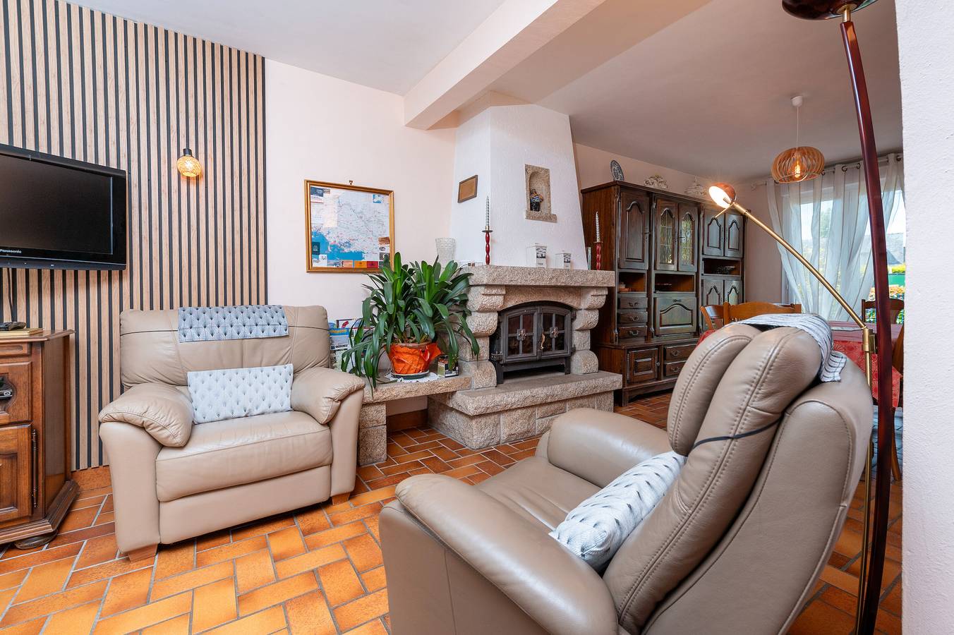 Holiday Home 'La Maison Bleue' with Private Terrace, Private Garden and Wi-Fi in Plouhinec (Morbihan), Côte des Mégalithes