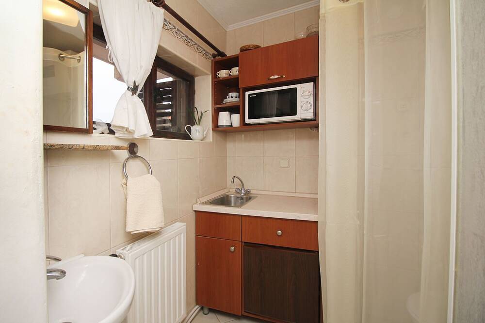 Apartamento entero, Apartamento-estudio con una terraza Makarska (As-11063-d) in Makarska, Rivera de Makarska