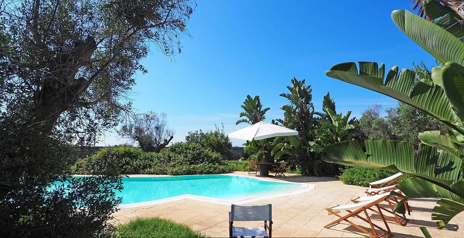 Room 'Villa Sterlizia - Lantana' with Shared Pool, Wi-Fi and Air Conditioning in Alliste, Tarantobukten