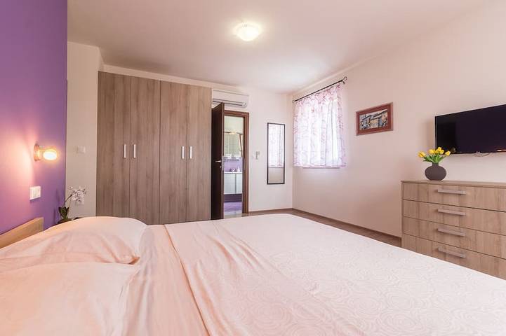 Stilvolle Villa ***** mit Schwimmbad und Grill, Fahrräder, kostenloses WLAN in Svetvinčenat, Zentralistrien
