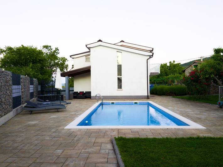 Ferienhaus für 8 Personen, mit Garten und Ausblick sowie Pool