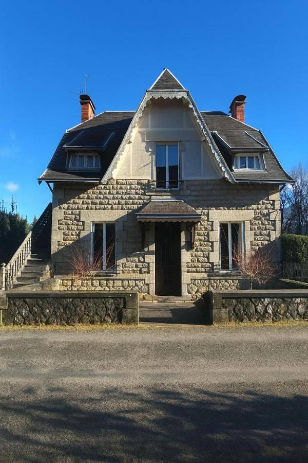 Location de vacances pour 5 personnes, avec jardin à Treignac