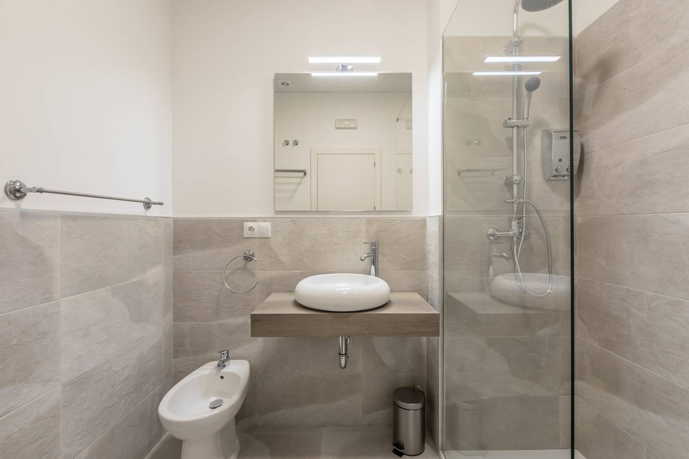 Apartamento de férias inteiro, Airbnb acolhedor com ar condicionado e cozinha, perto do centro da cidade in Casco Antiguo, Sevilha