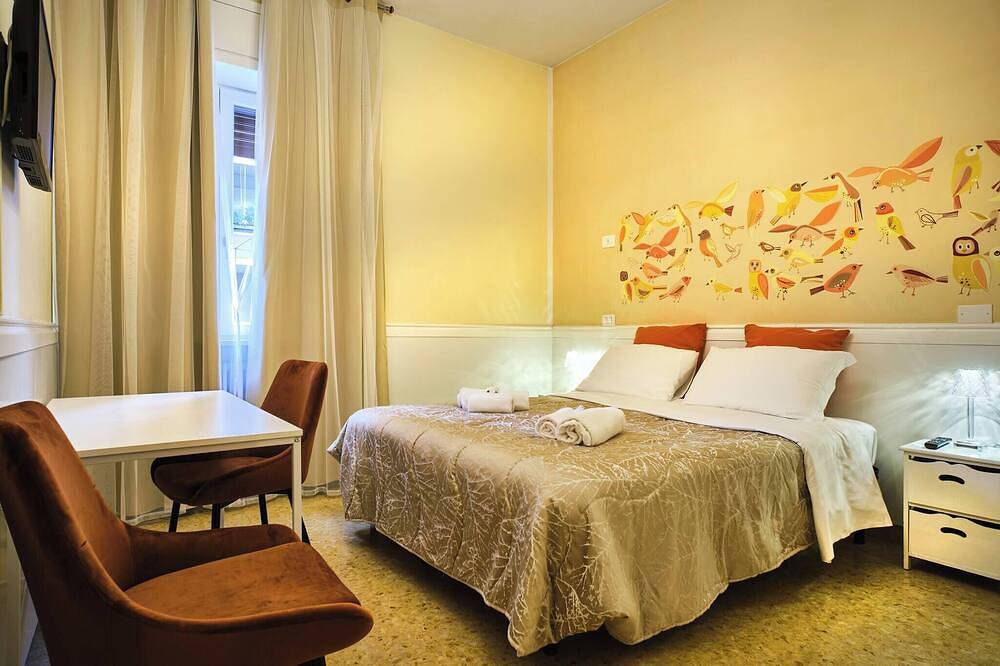 Stanza arancione bagno condiviso e cucina -Voliera in Vérone, Province de Vérone