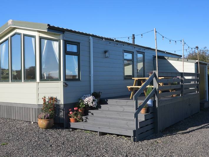Caravan for 4 people, with Garden in North-Wales