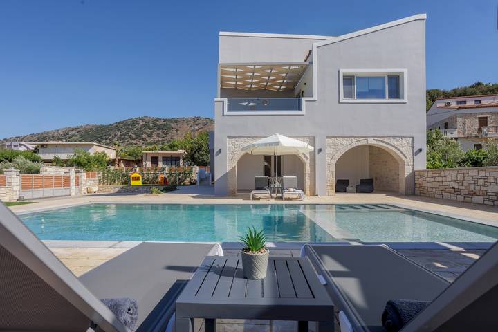 Ferienhaus für 8 Personen, mit Terrasse und Garten sowie Pool in Achlades