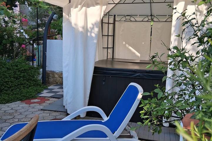 Ferienwohnung für 5 Personen, mit Whirlpool und Garten sowie Balkon in Rovinj