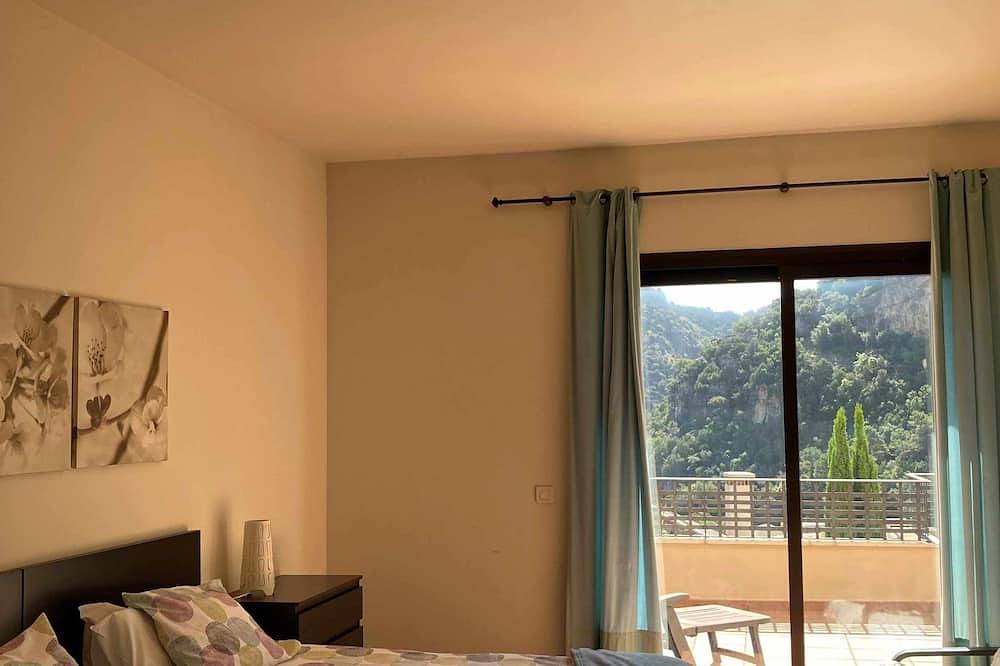 Entire apartment, El Casarapartments, Benahavis in Val de Guadalmina, Benahavís