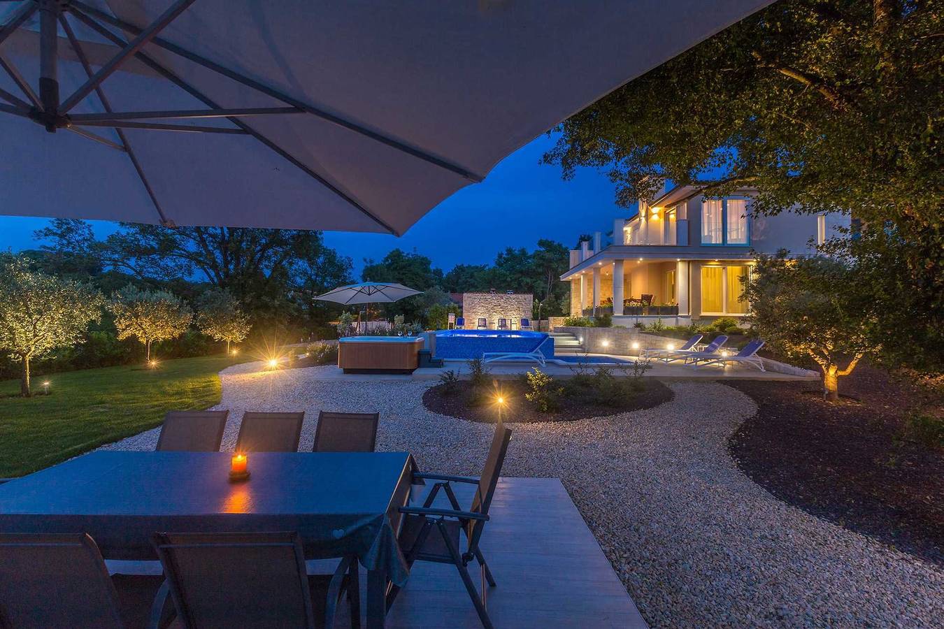 Villa Romantica mit Sauna, Pool und Whirlpool in Malinska-Dubašnica, Krk