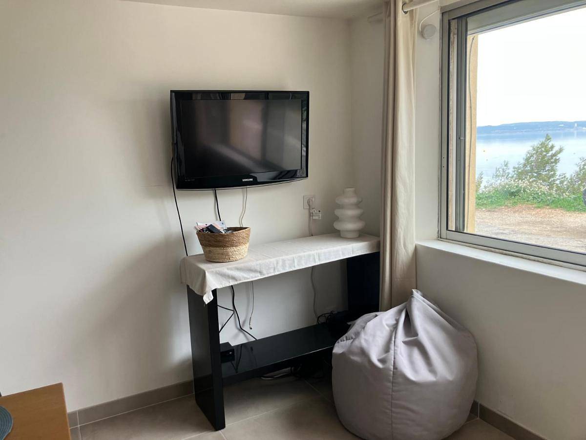 Appartement entier, T3 Les pieds dans l'eau in Istres, Côte méditerranéenne (France)