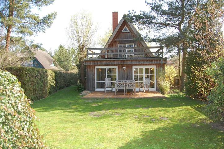 Ferienhaus für 6 Personen, mit Balkon und Terrasse sowie Garten und Sauna in Born am Darß