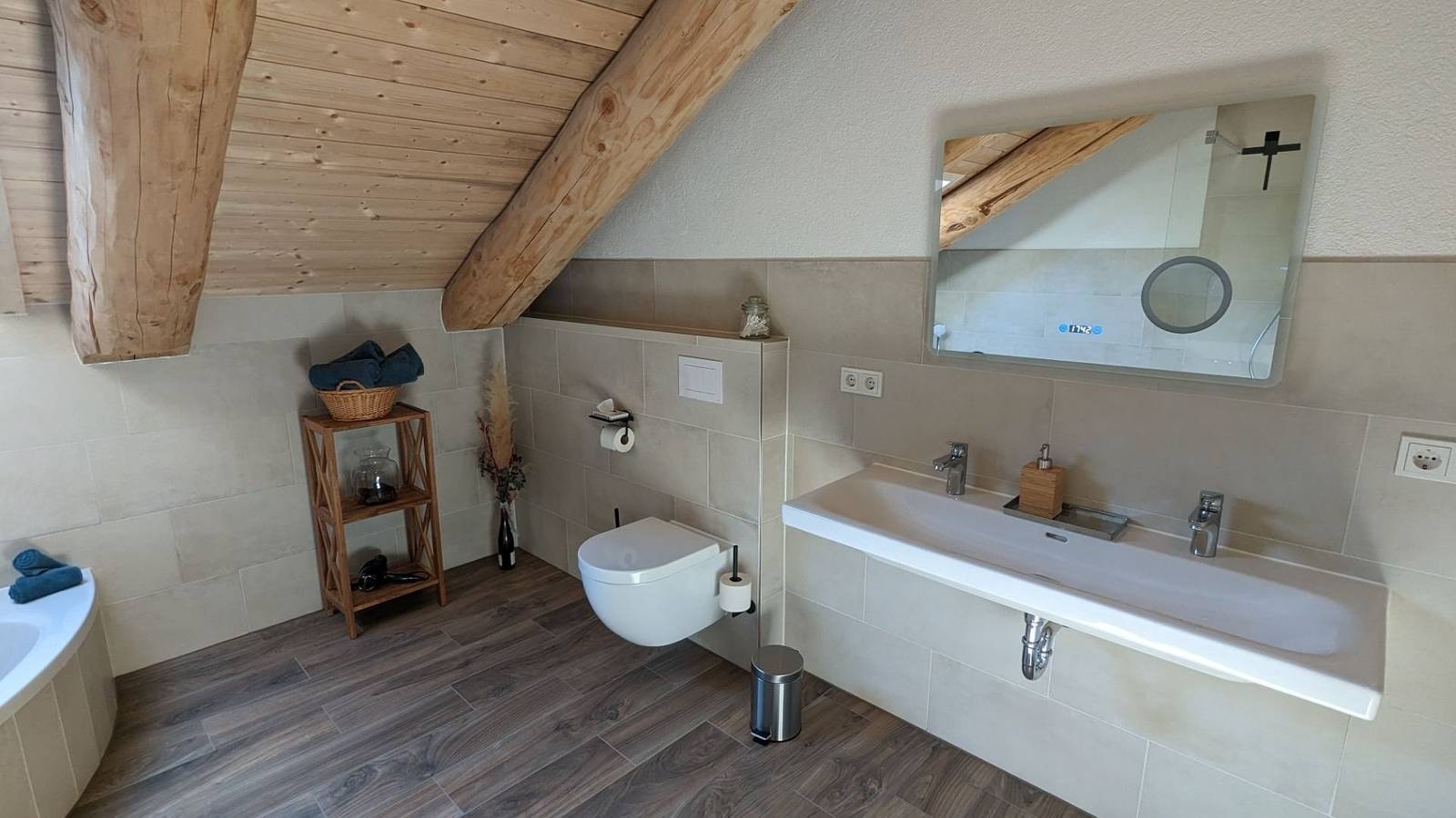 Ganze Ferienwohnung, Waldzeit Lodge - Ferienwohnung Eule in Neuhütten, Landkreis Trier-Saarburg