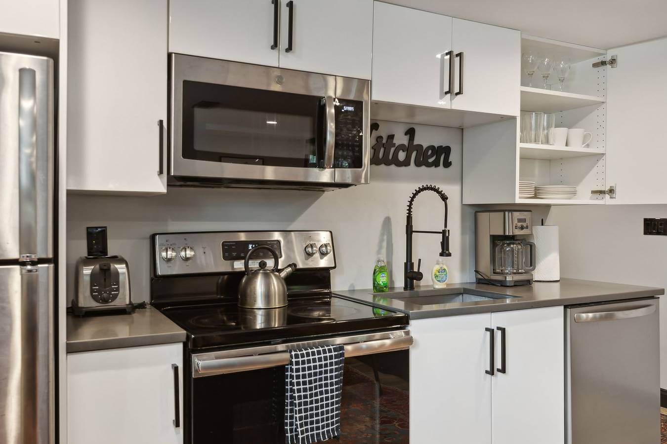 Apartamento entero, Spacious  Sunny Shaw 1Br  1Ba Apartment in Truxton Circle, Washington D.C.
