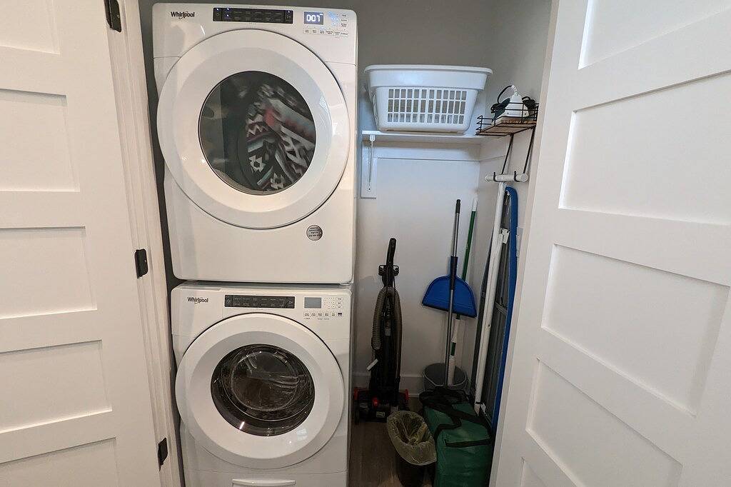 King & Bunk Beds, Beach Parking Pass, & Pets Stay Free in Corolla, Currituck County