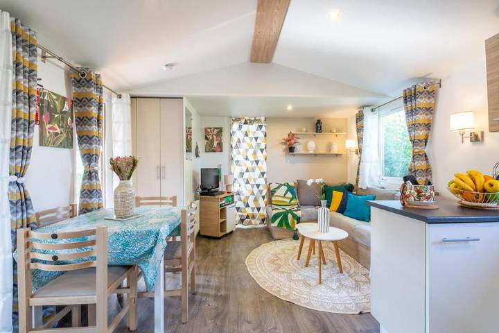 Camping para 8 personas, con piscina además de jacuzzi y jardín, Familias con niños en Frejus