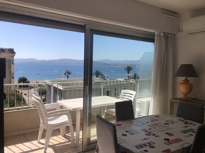 Gîte pour 2 personnes, avec balcon dans Plage Veillat Saint Raphael