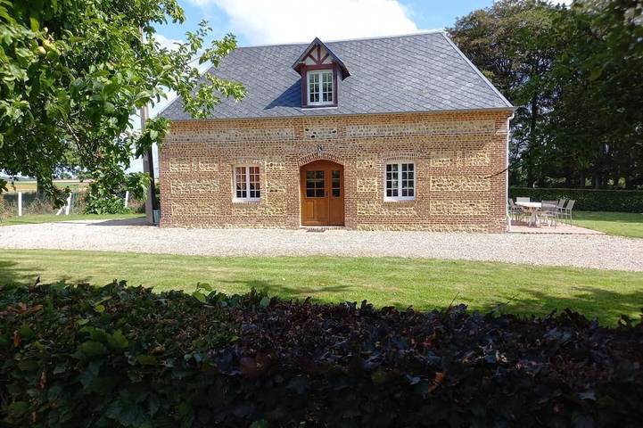 Location de vacances pour 6 personnes, avec jardin et terrasse à Theuville-aux-Maillots