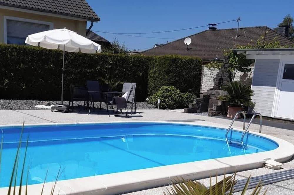 Ganze Wohnung, Sandra´s Ferienwohnung mit Pool in Mayen, Osteifel