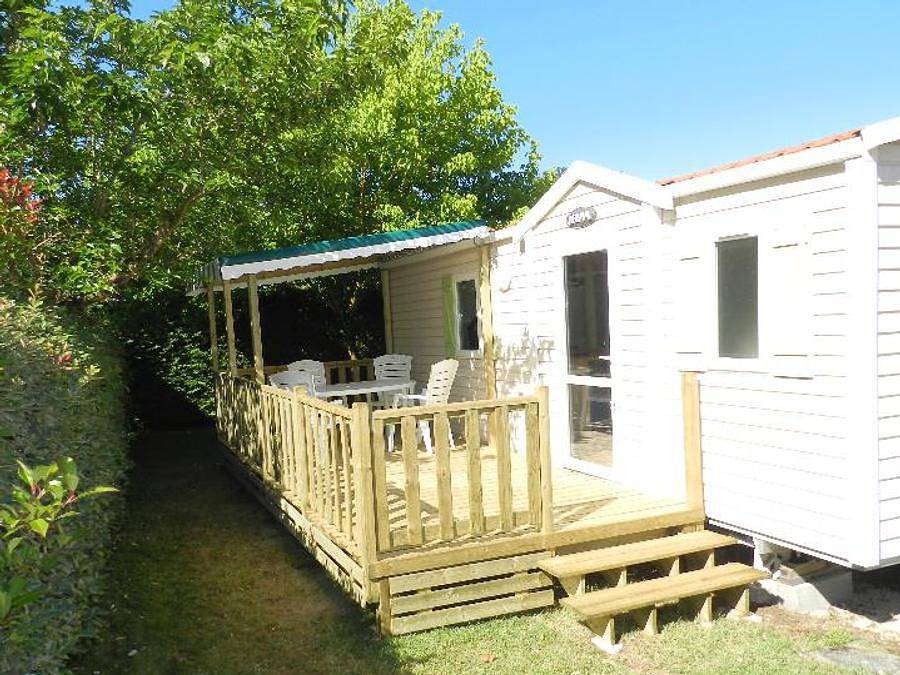 Camping Le Clos de La Lère - Mobilheim 6 personen - Mobilheim 28m² 2 Zimmer + 15 m² halbüberdachte Terrasse in Cayriech, Quercy