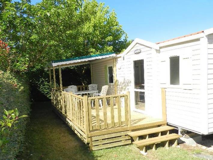 Camping Le Clos de La Lère - Mobilheim 6 personen - Mobilheim 28m² 2 Zimmer + 15 m² halbüberdachte Terrasse in Cayriech, Quercy