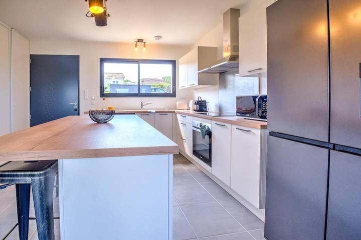 Gîte pour 8 personnes, avec terrasse et piscine dans Boulazac Isle Manoire - 4