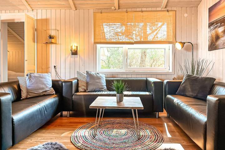 Ferienhaus für 12 Personen, mit Sauna und Whirlpool sowie Garten und Pool, mit Haustier in der Lübeck