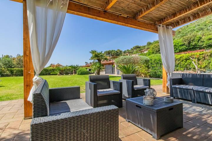 Casa vacanza per 8 persone, con Terrazza e Giardino a Nisporto