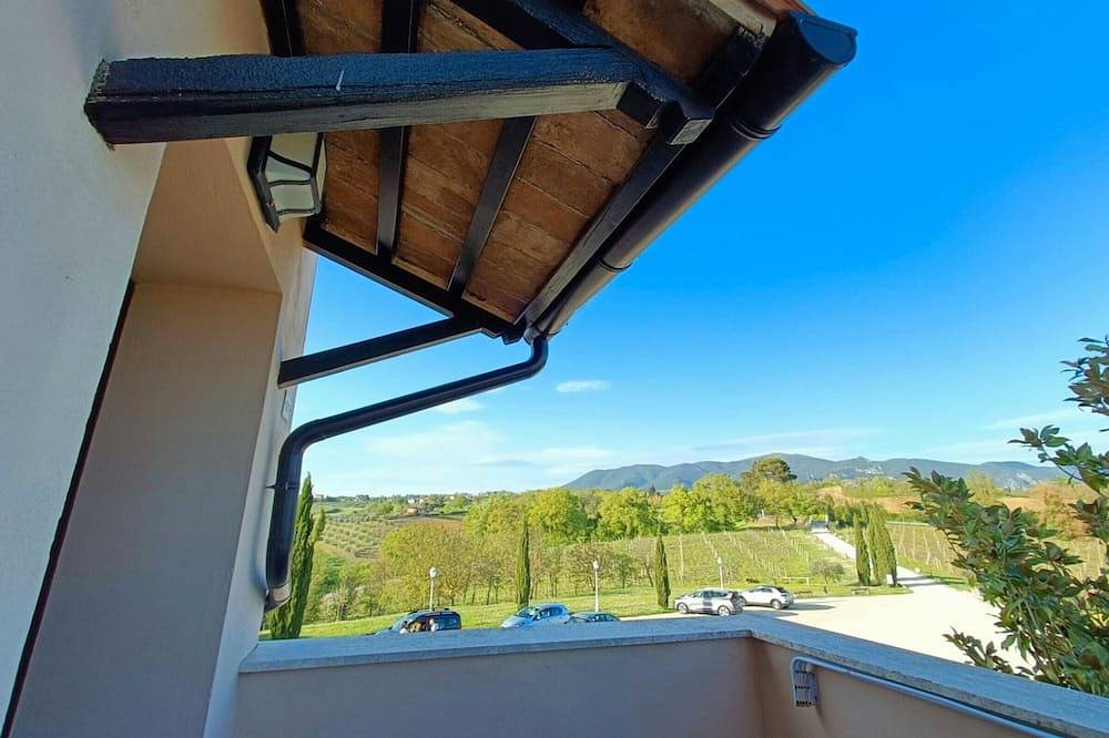 Apartamento entero, Apartamento 'Tenuta Marchesi Fezia - 7' con piscina compartida, Wi-Fi y aire acondicionado in Narni, Provincia de Terni