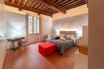 Vacation Rental for 4 Guests in Siena, Siena Province, Picture 1