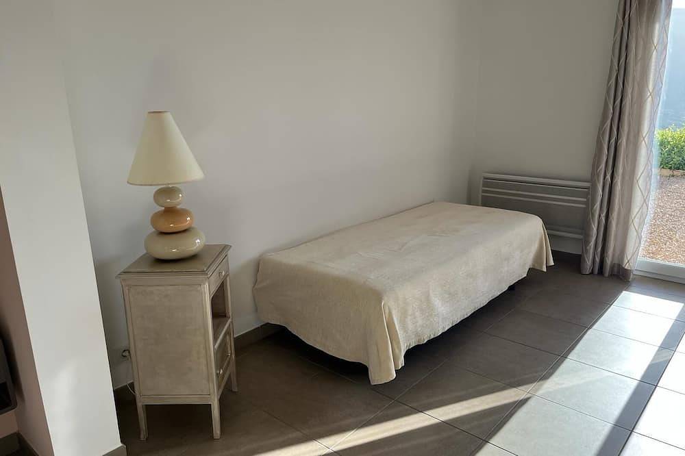 Entire apartment, Studio \"Albitru\" avec piscine & vue sur la baie d'Ajaccio ! in Alata, Ajaccio region