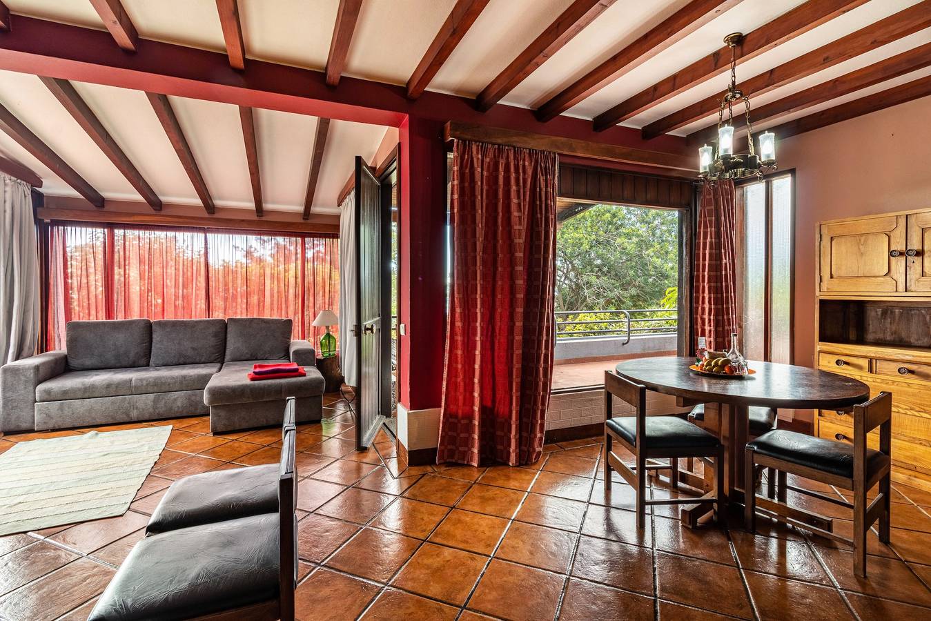 Ferienhaus "Cayenne" mit Meerblick, Privatem Garten und Wlan in Santa Cruz (Madeira), Madeira