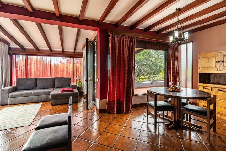 Casa de férias "Cayenne" com vista para o mar, jardim privado e Wi-Fi in Água de Pena, Madeira