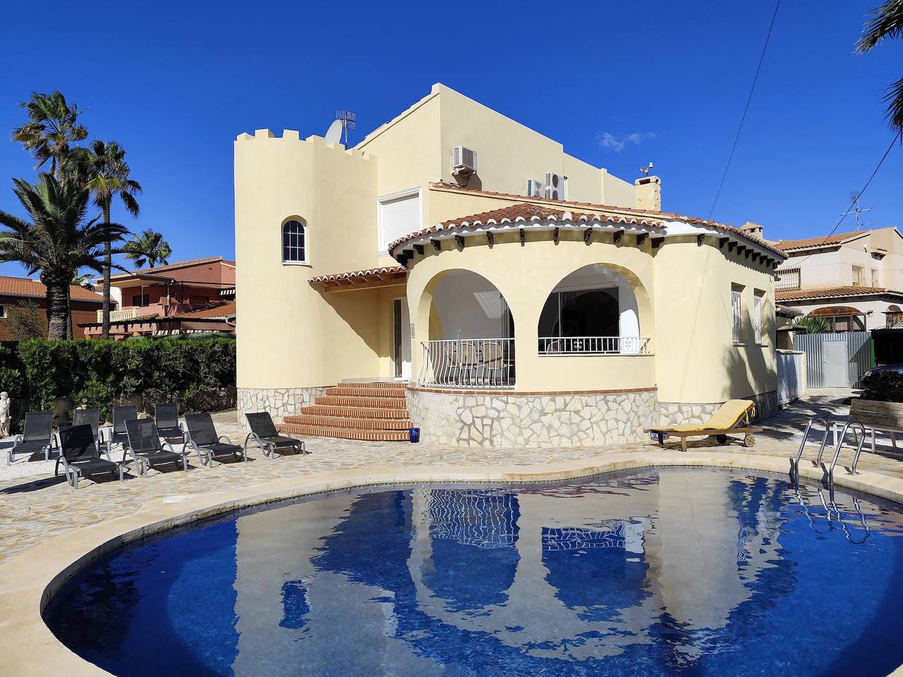 Villa Eva with private pool, AC & beach 1 km in El Campello, Costa Blanca