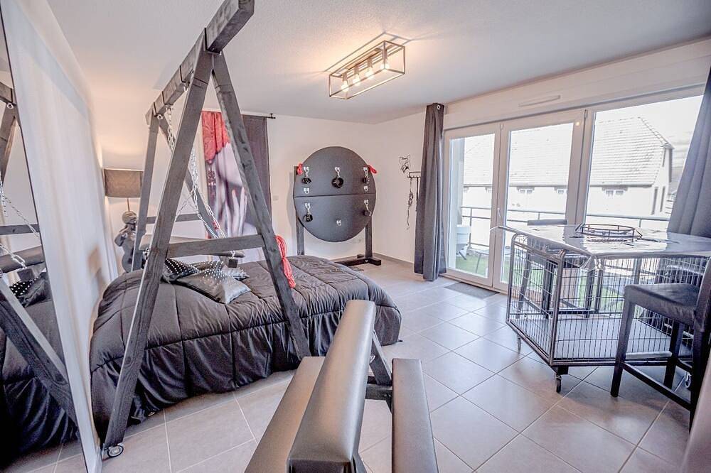 Ganze Wohnung, Projet Kuroi - Love Room - Swing, Spanking bench, Cage, Cross, Tantra in Walburg (Niederrhein Elsass), Region Weißenburg