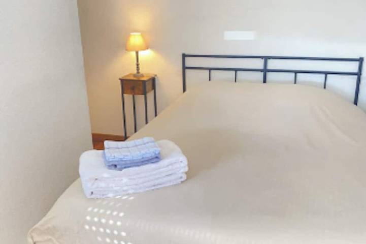 Entire apartment, Close to the convention center wth a lovely view of the Basilica of Fourvière. in Caluire-et-Cuire, Lyon region