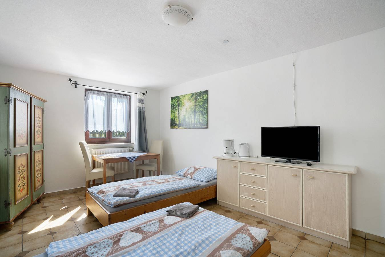 Knödelhof ‘Room 9’ 3-bed room with shared terrace and Wlan in Putzbrunn, Upper Bavaria