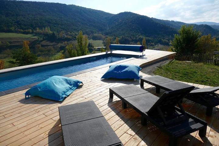 Villa pour 6 personnes, avec jacuzzi ainsi que piscine et jardin