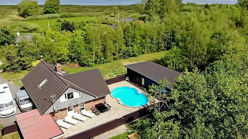 Ferieudlejning for 10 personer, med pool og jacuzzi såvel som sauna og terrasse i Virksund