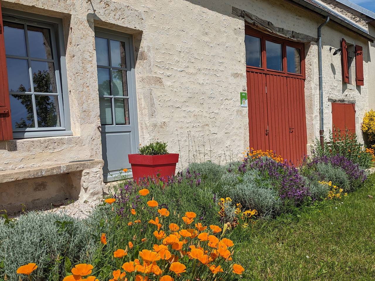Charming cottage with garden near Dijon in Chailly-sur-Armançon, Beaune region