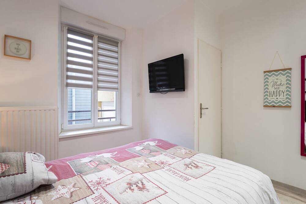 Entire apartment, Jean Reno: Ground floor apartment in a charming house (with parking) in Vittel, Neufchâteau (France)