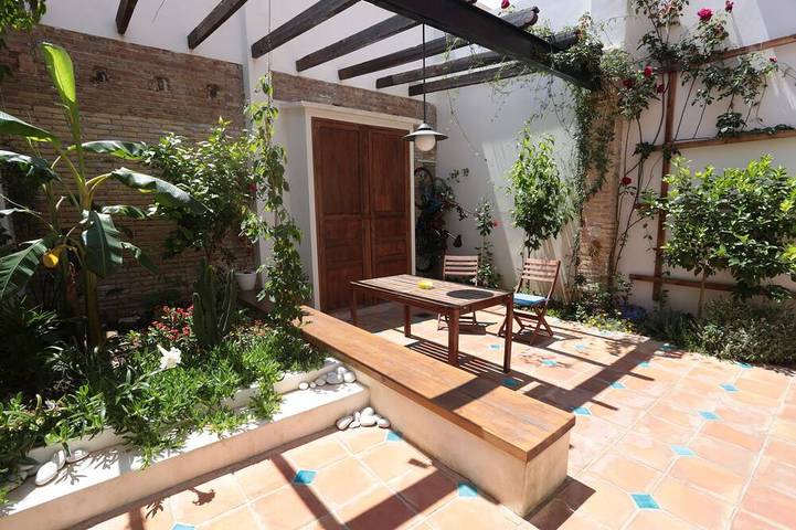 Ferienhaus für 2 Personen, mit Terrasse und Garten in Valencia