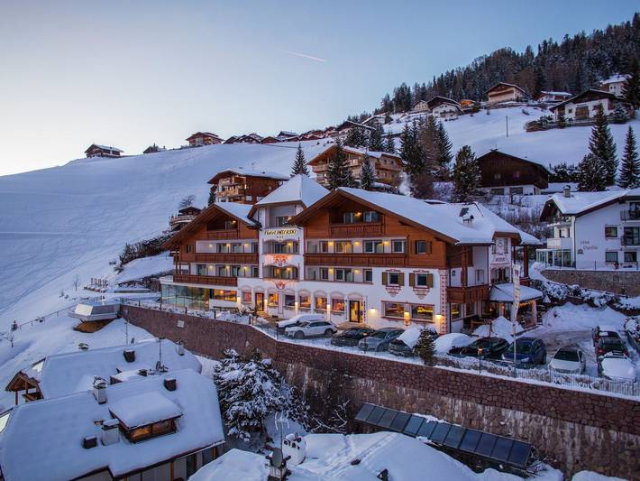 Hotel für 3 Personen, mit Garten und Balkon sowie Whirlpool in St. Christina in Gröden