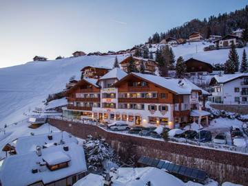 Hotel für 2 Personen, mit Balkon und Garten sowie Whirlpool in St. Christina in Gröden