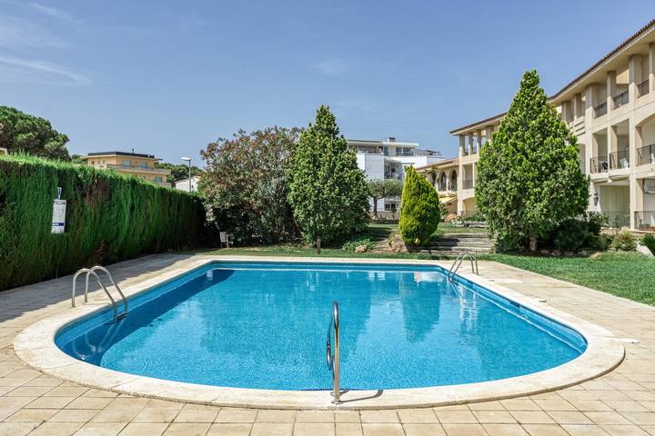 Apartamento entero, Apartamento 'Clota Petita' con vistas a la montaña, piscina compartida y Wi-Fi in La Escala, Alt Empordà