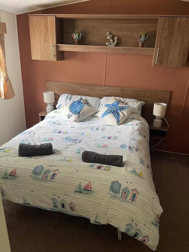 Cabin Sleeps 6 with Garden and Pets Welcome in Calbourne, Isle of Wight