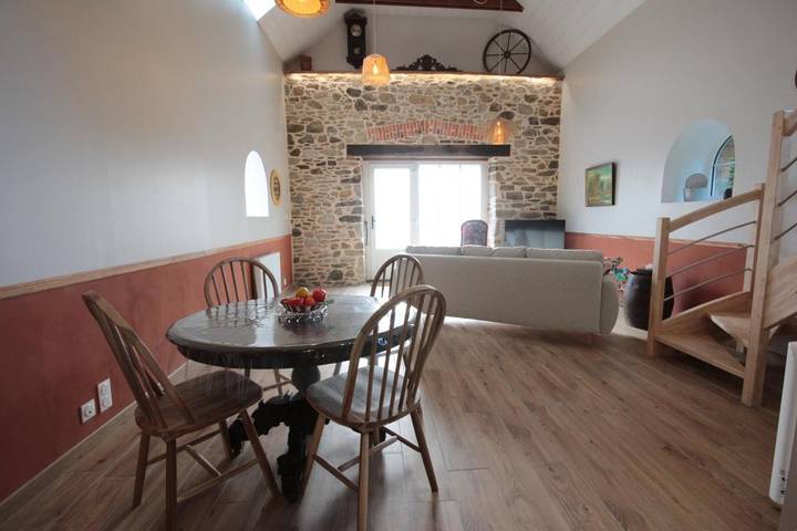 Location de vacances pour 4 personnes, avec piscine et jardin à Guiclan - 4