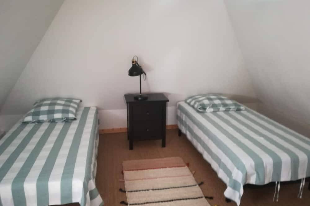 Charming Norman house just 20 minutes from Honfleur and the Coast in Toutainville, Bernay region