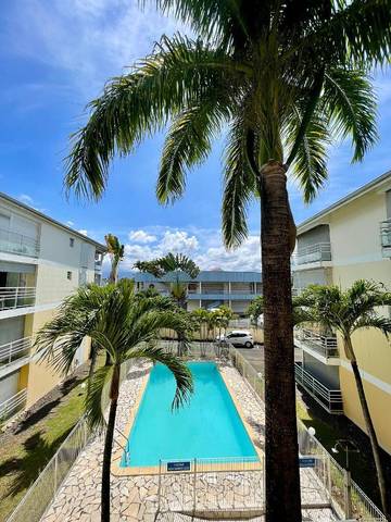 Gîte pour 2 personnes, avec piscine ainsi que vue et terrasse, animaux acceptés à Baie-Mahault